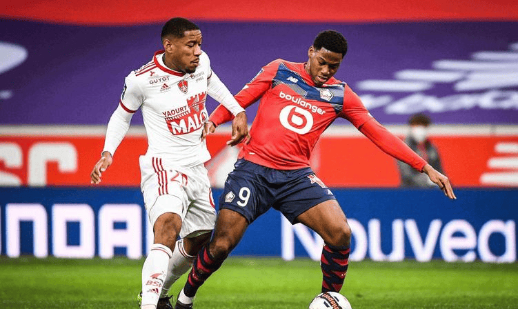 LIV休斯敦站首轮战罢 凯梅尔等三人并列领先个人赛