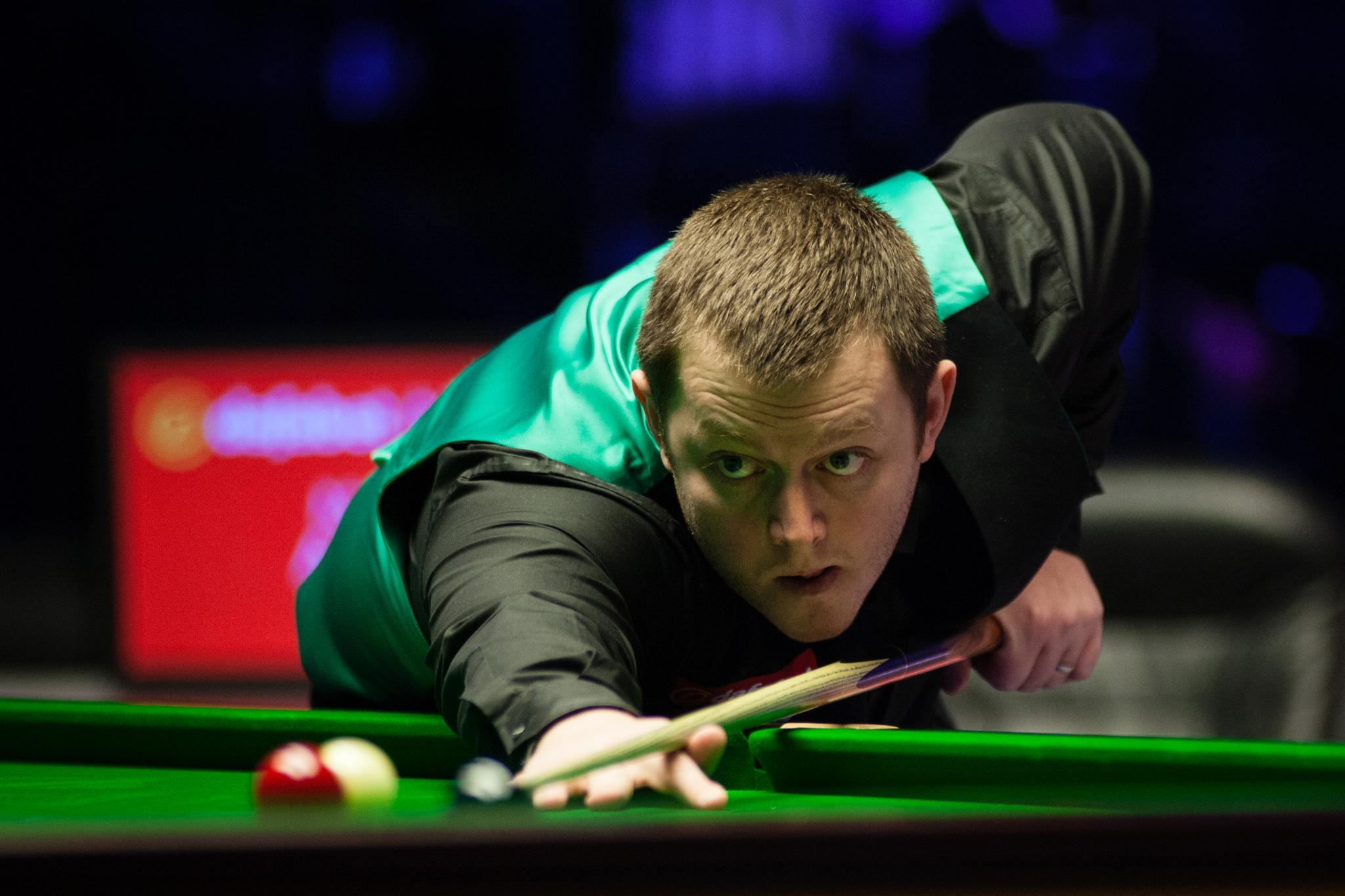 员在他的指 员在他的指